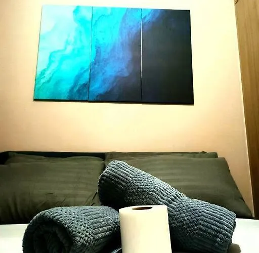 1 Bedroom With Balcony Near Moa *