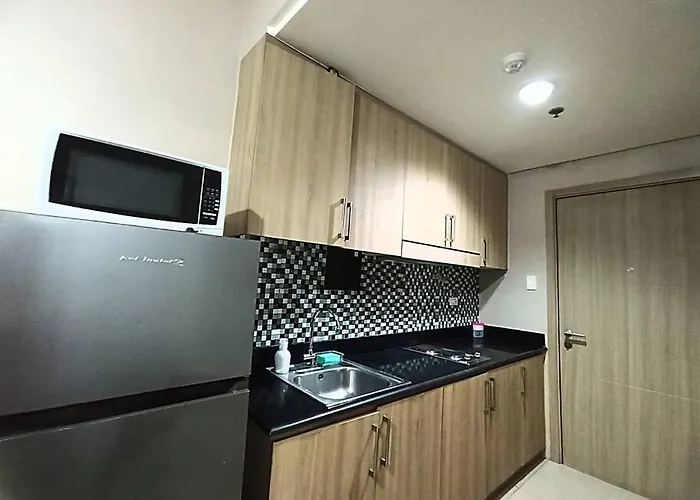 1 Bedroom With Balcony Near Moa *